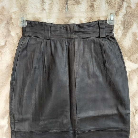 Textured Leather Skirt - Picture 4 of 10